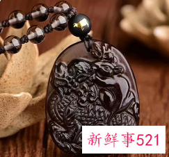 属狗女带什么吉祥物招财