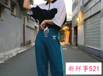 那种polo衫配黑色休闲裤子好看