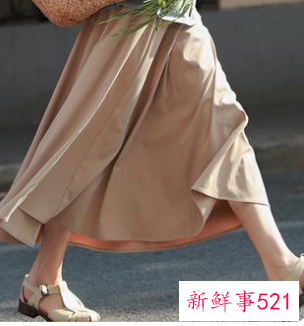 运动裙子搭配什么鞋子