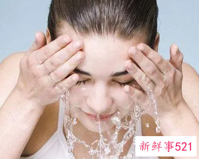 冷水洗脸护肤吗