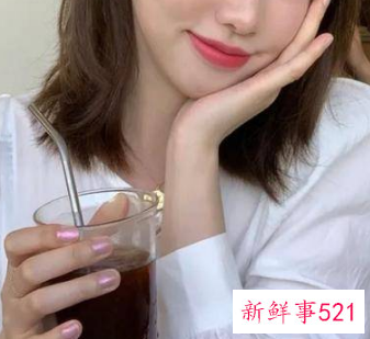 最显皮肤白的发色