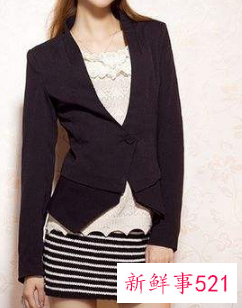 黑色长款西装里面搭配什么衣服