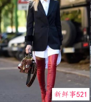 红色铆钉高跟鞋搭配