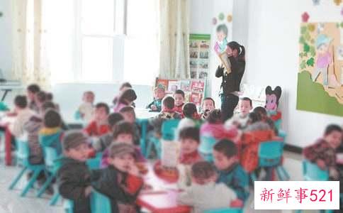 《搭积木》幼儿园小班主题教案