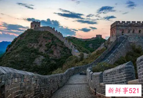 背后万里长城照片的意义