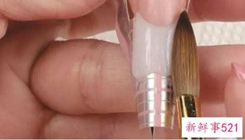 水晶甲用涂底胶吗