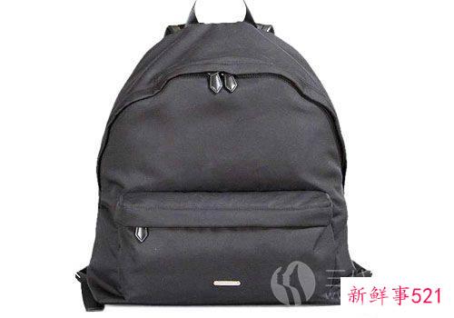 黑色背包怎么搭配