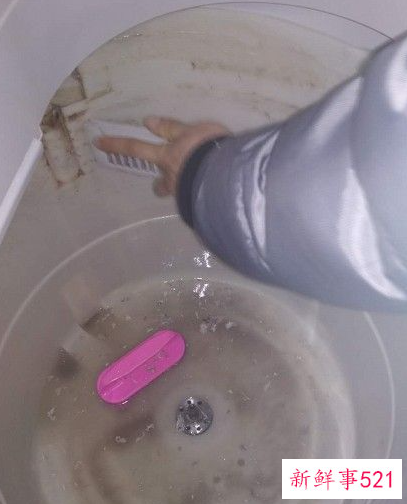 洗衣机里面的脏东西怎样清理怎么拆