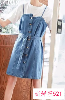 牛仔吊带裙怎么穿