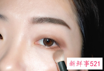 一步一步教画眼影