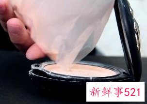 粉饼摔碎了如何修复