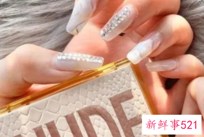 水晶甲用涂底胶吗