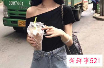 吊带露肩怎么穿