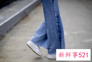 直筒牛仔裤配什么鞋子图片