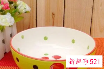 梦见用银盘子吃饭有什么征兆