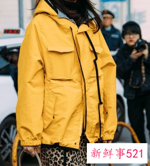 冬季卡其色半身裙如何搭配