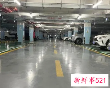 梦见自己藏在地下室