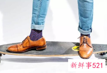 男士皮靴配牛仔裤图片