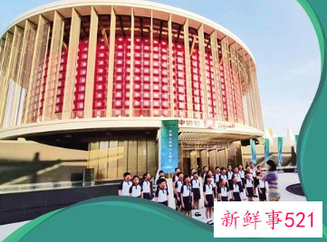 迪拜世博会中国国家馆上演东方旗袍秀