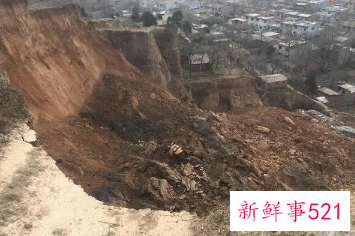 梦见大山崩塌石头滚落