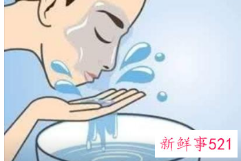 每天用清水洗脸的人