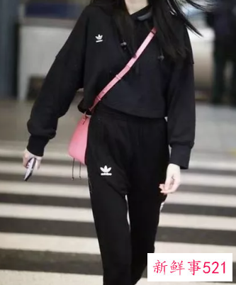 休闲运动装搭配什么包包