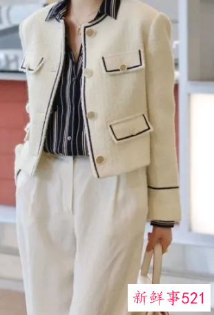 白色短款小香风外套搭什么