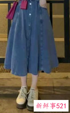 牛仔裙套装搭配什么鞋子