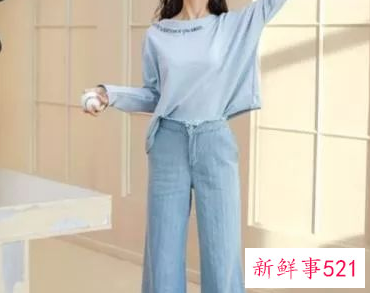 浅蓝色毛衣配什么大衣