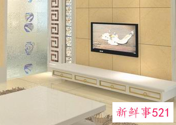 瓷砖被强碱腐蚀后变黑