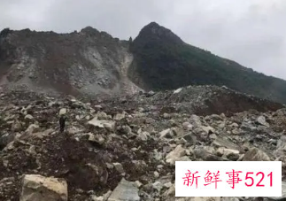梦见大山崩塌石头滚落