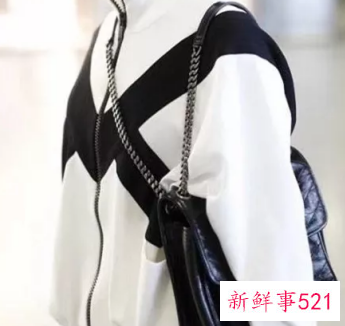 休闲运动装搭配什么包包