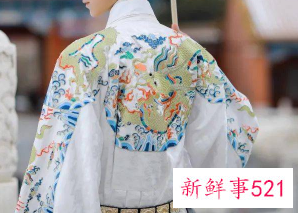 男装汉服下裙怎么穿