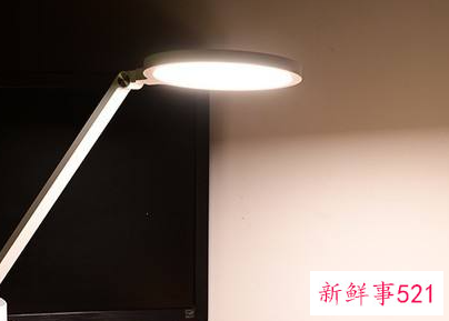 台灯越亮越好吗