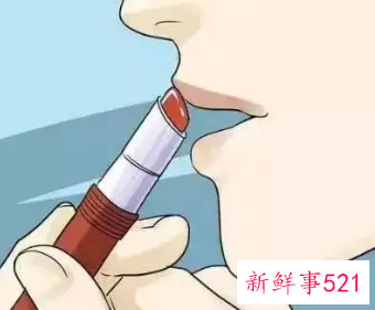 深秋如何保持水润双唇