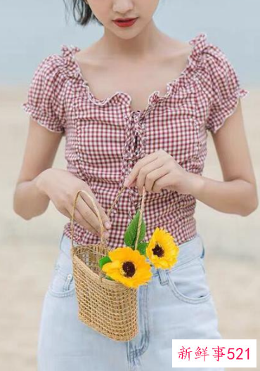 平胸怎么穿衣服好看