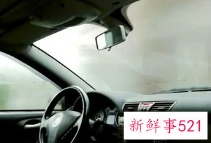 前挡风玻璃出风口起雾