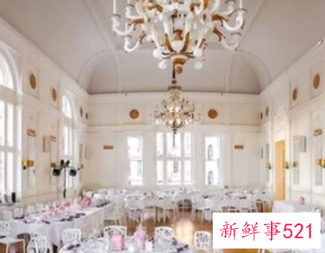 梦见参加婚礼吃大餐