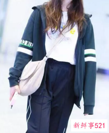 休闲运动装搭配什么包包