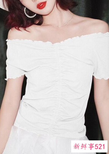 平胸怎么穿衣服好看