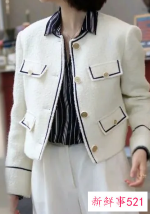 白色短款小香风外套搭什么