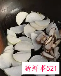 萝卜蘑菇汤的做法