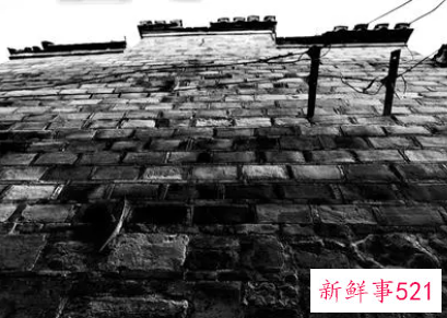 梦见从墙上跳下来是什么意思