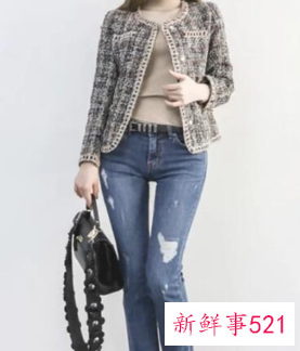 白色短款小香风外套搭什么