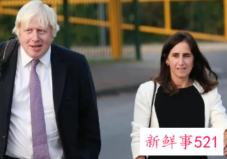 英首相秘密与未婚妻凯丽·西蒙兹婚礼