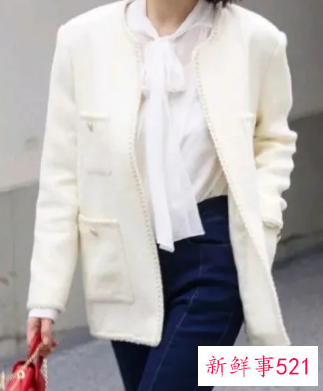 白色短款小香风外套搭什么