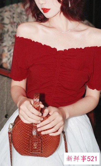 平胸怎么穿衣服好看