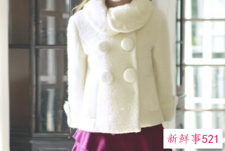 白色毛呢大衣配什么颜色毛衣好看