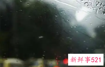 前挡风玻璃出风口起雾