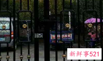 俩院子中间开门